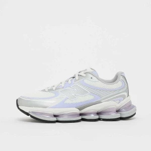 2000 New Balance srebrny