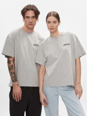 2005 T-Shirt Unisex Basic Tee Szary Relaxed Fit