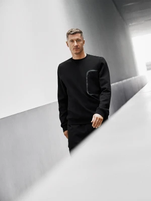 4F Bluza dresowa regular bez kaptura męska 4F x Robert Lewandowski - czarna XL