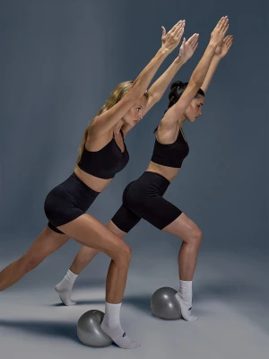 4F Legginsy krótkie treningowe damskie - czarne M