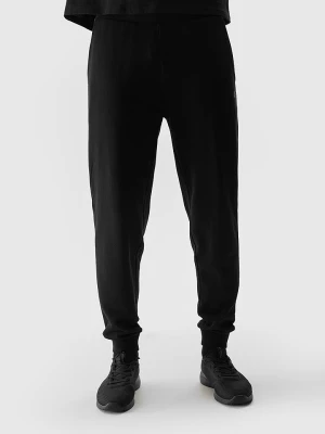 4F Spodnie dresowe w kolorze czarnym rozmiar: XL