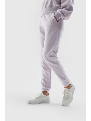 4F Spodnie dresowe w kolorze fioletowym rozmiar: S