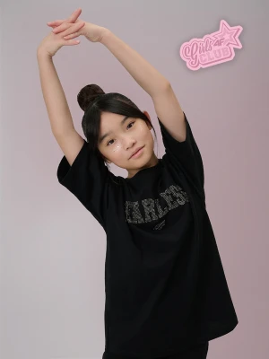 4F T-shirt loose z nadrukiem dziewczęcy - czarny 122/128 (6-8 lat)