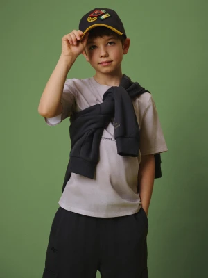 4F T-shirt regular z nadrukiem chłopięcy - beżowy 140 (9-10 lat)