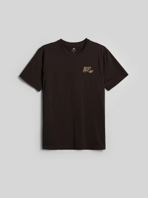 4F T-shirt regular z nadrukiem męski - brązowy XXL
