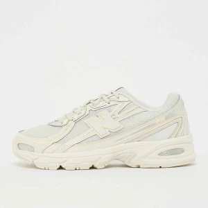 740 New Balance beż