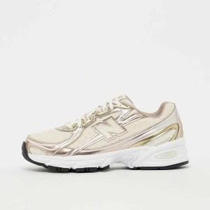 740 New Balance beż