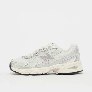 740 New Balance srebrny