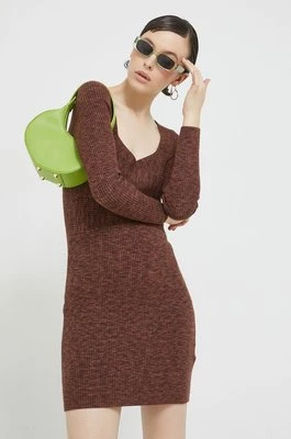 Abercrombie & Fitch sukienka kolor brązowy mini dopasowana