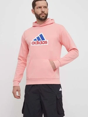 adidas bluza męska kolor różowy z kapturem z aplikacją IS9597