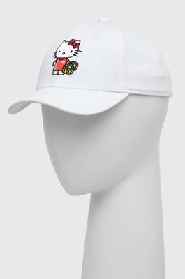 adidas Originals czapka z daszkiem bawełniana dziecięca x Hello Kitty kolor biały z aplikacją