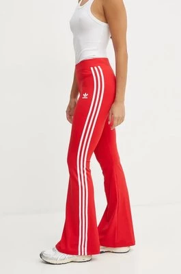 adidas Originals legginsy Flared damskie kolor czerwony z aplikacją IY7199