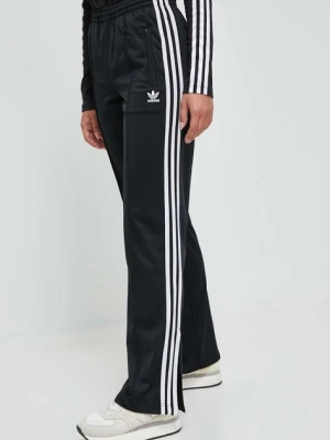 Zdjęcie produktu adidas Originals spodnie dresowe Adicolor Classics Firebird kolor czarny z aplikacją IL8763