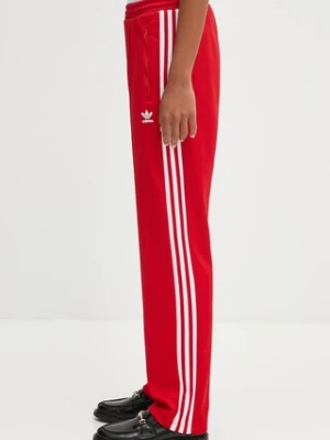 adidas Originals spodnie dresowe Classic Tp damskie kolor czerwony z aplikacją JV7392