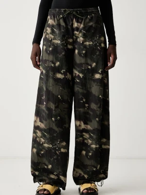 adidas Originals spodnie dresowe damskie Camouflage Adilenium zielony