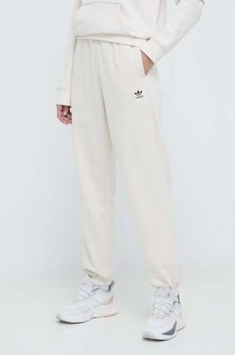 adidas Originals spodnie dresowe Essentials Fleece Joggers kolor beżowy z aplikacją IA6436