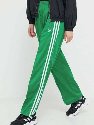 adidas Originals spodnie dresowe Firebird Loose kolor zielony z aplikacją IP0634