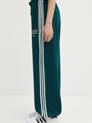 adidas Originals spodnie dresowe Gfx Sweatpants damskie kolor zielony gładkie KF2314