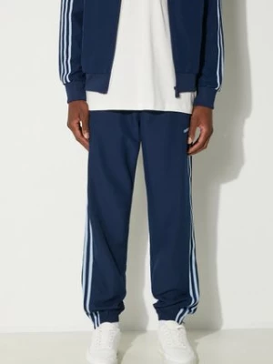 adidas Originals spodnie dresowe kolor granatowy z aplikacją IX9625