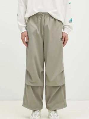 adidas Originals spodnie dresowe Parachute Pant kolor zielony gładkie IZ4849