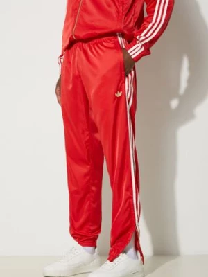 adidas Originals spodnie dresowe Premium Track Pant kolor czerwony z aplikacją IZ3189