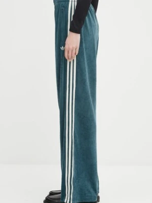 adidas Originals spodnie dresowe welurowe Fb Liberty Tp damskie kolor zielony z aplikacją JW5268