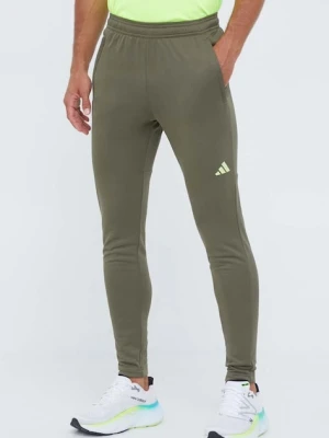 adidas Performance spodnie treningowe Train Essentials Seasonal kolor zielony z nadrukiem