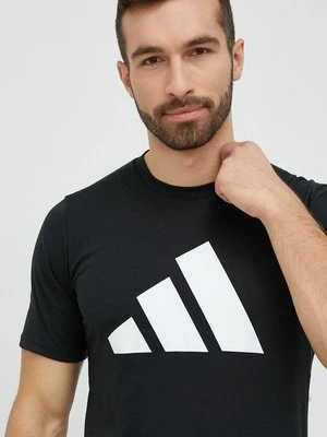 adidas Performance t-shirt treningowy Train Essentials kolor czarny z nadrukiem IB8273