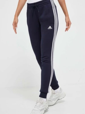 adidas spodnie dresowe bawełniane Essentials kolor granatowy z aplikacją IC9923