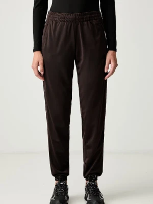 adidas spodnie dresowe damskie Essentials brązowy