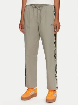 adidas Spodnie dresowe Essentials Camo-Print 3-Stripes IY1686 Zielony Loose Fit