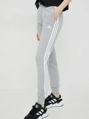 adidas spodnie dresowe Essentials damskie kolor szary z aplikacją HF2605