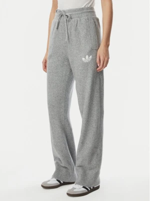 adidas Spodnie dresowe Essentials IA4439 Szary jasny Loose Fit