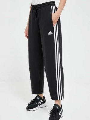 adidas spodnie dresowe Essentials kolor czarny z aplikacją HZ5748