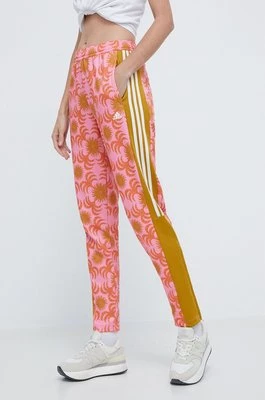 adidas spodnie dresowe Farm Rio kolor różowy wzorzyste IQ4493