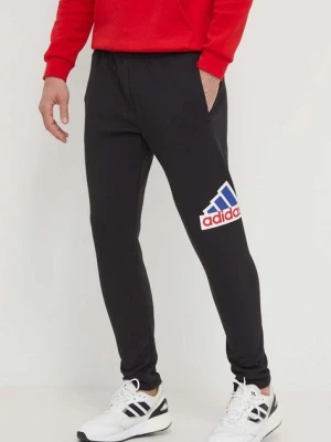 adidas spodnie dresowe kolor czarny z nadrukiem IS3232