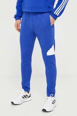 adidas spodnie dresowe kolor niebieski z nadrukiem IR9178