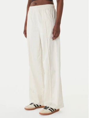 adidas Spodnie dresowe Pearl Firebird KE3393 Écru Loose Fit