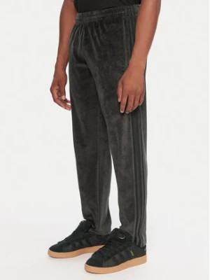 adidas Spodnie dresowe SST adicolor Velour JW8377 Czarny Regular Fit