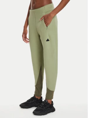 adidas Spodnie dresowe Z.N.E. IW7773 Zielony Regular Fit