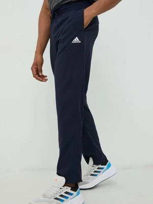 adidas spodnie treningowe Essentials męskie kolor granatowy z aplikacją IC9416