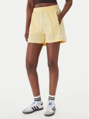 adidas Szorty sportowe Firebird Classic KD3669 Żółty Regular Fit