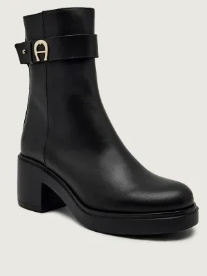 Aigner Skórzane botki na słupku NORA 2A