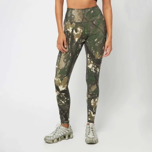 All Over Print Yoga Pants, markiSmoke Rise, Legginsy, w kolorze camo, rozmiar: