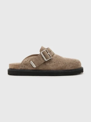 AllSaints klapki zamszowe Randal Mule męskie kolor brązowy M003FC