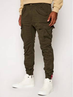 Alpha Industries Joggery Airman 188201 Zielony Tapered Fit