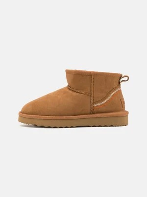 Ankle boot mtng