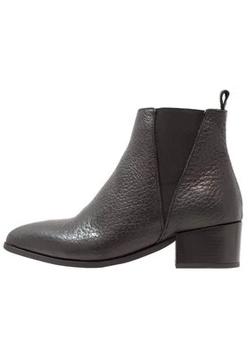 Ankle boot Pavement