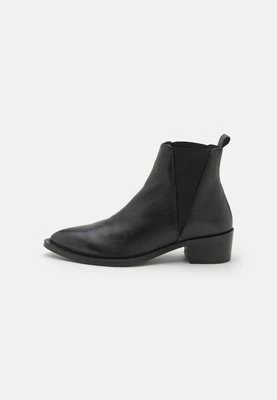 Ankle boot Pavement