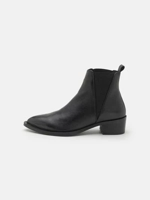 Ankle boot Pavement